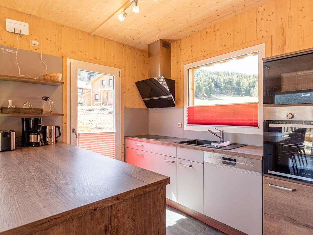 Appealing Chalet With hot tub