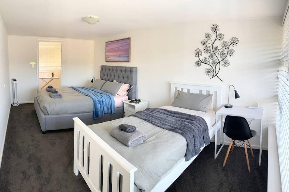 3BR Unit Free Park Wifi Campbelltown