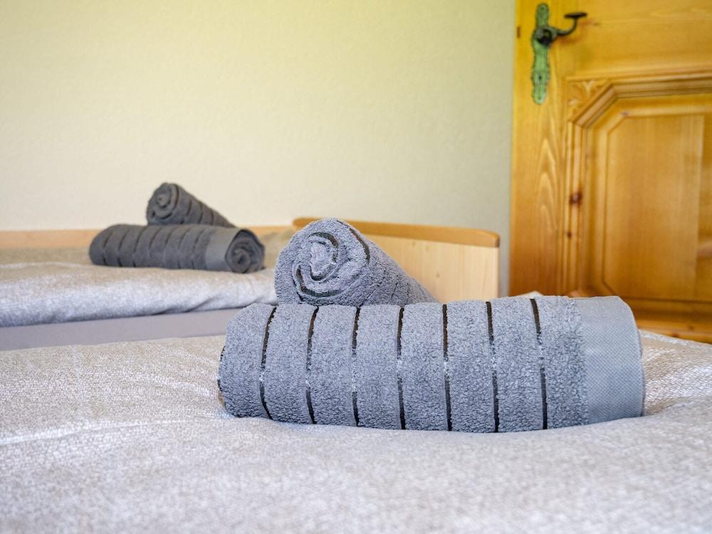 Holiday Flat with Pool Access