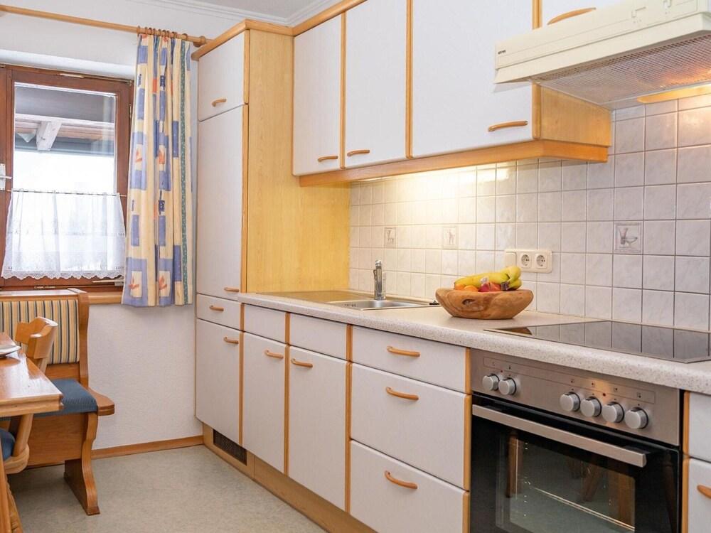 Holiday Flat with Pool Access