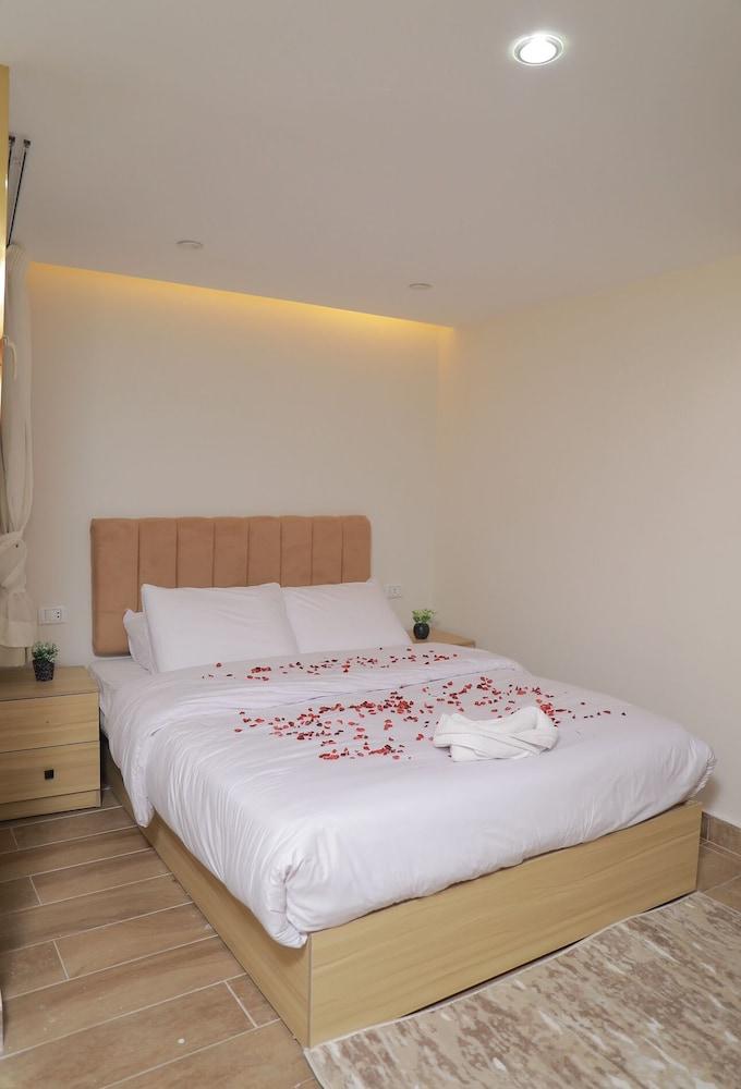 Brilliant Pyramids View Inn