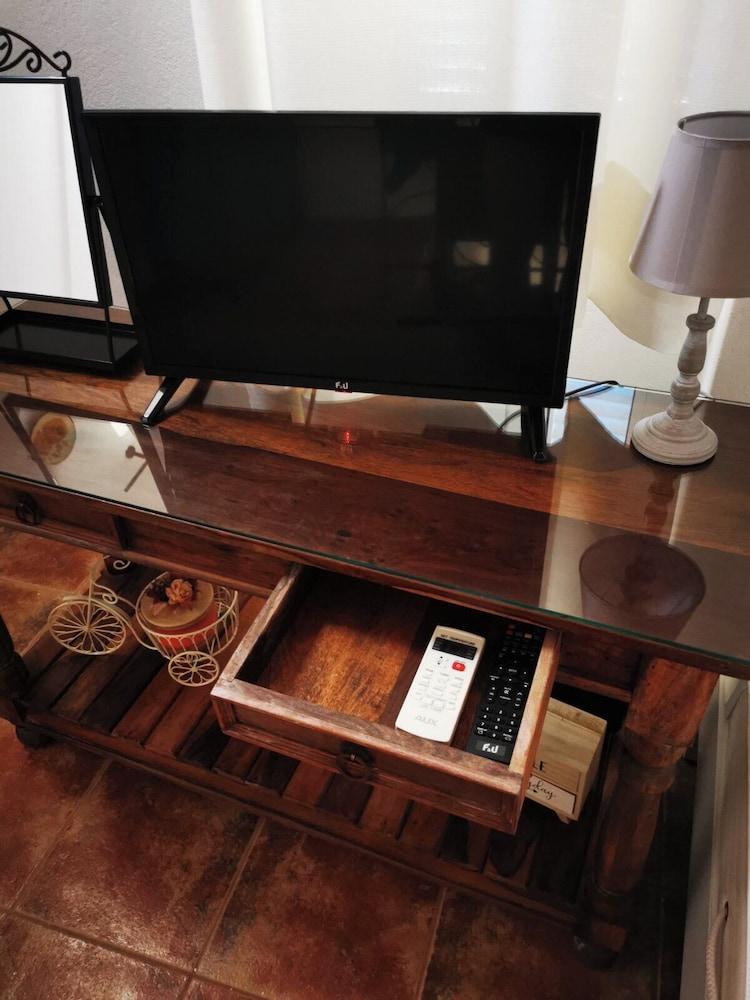 Authentic White House in Paros Lefkes