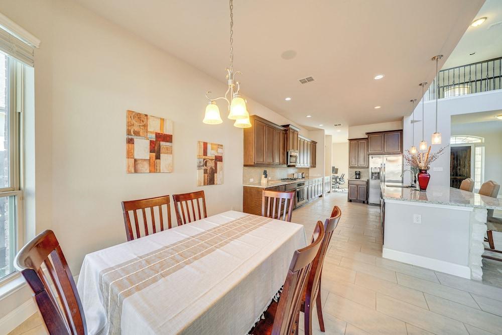 6 Mi to Seaworld: Pet-friendly Home w/ Pool Access