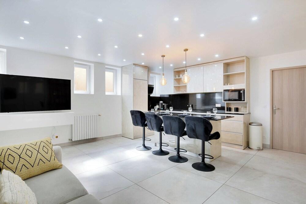 Appartement in the Heart of Paris Canal de L'ourq/crimee