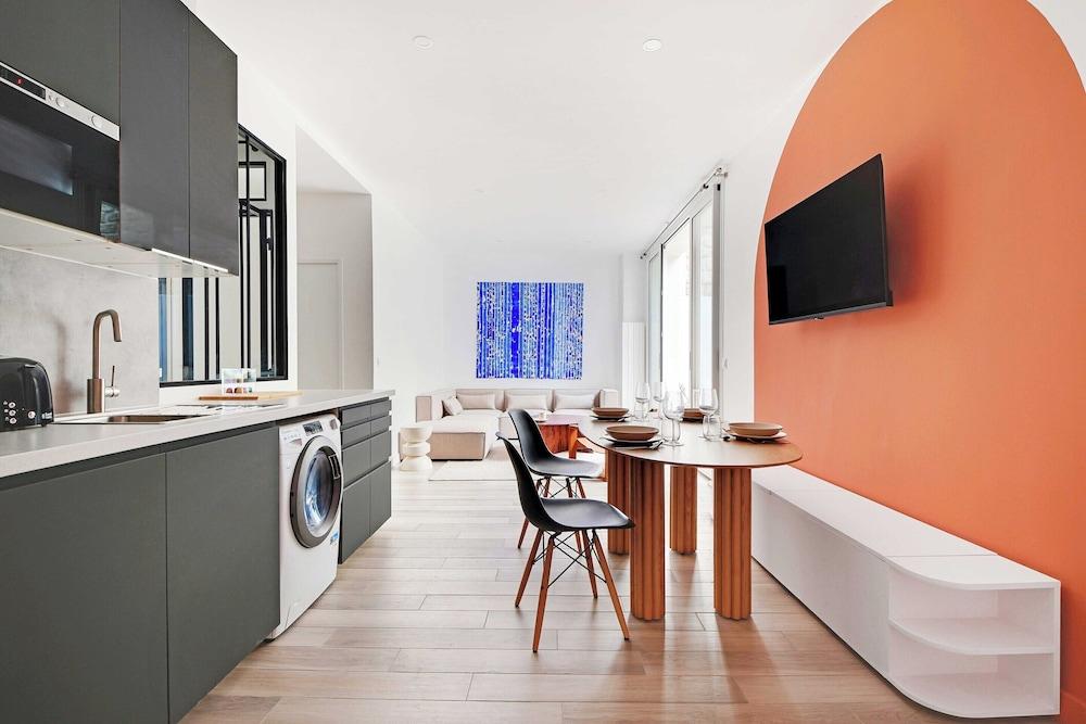 Charming Aptt With Patio - 2bd/4p - Monceau Park