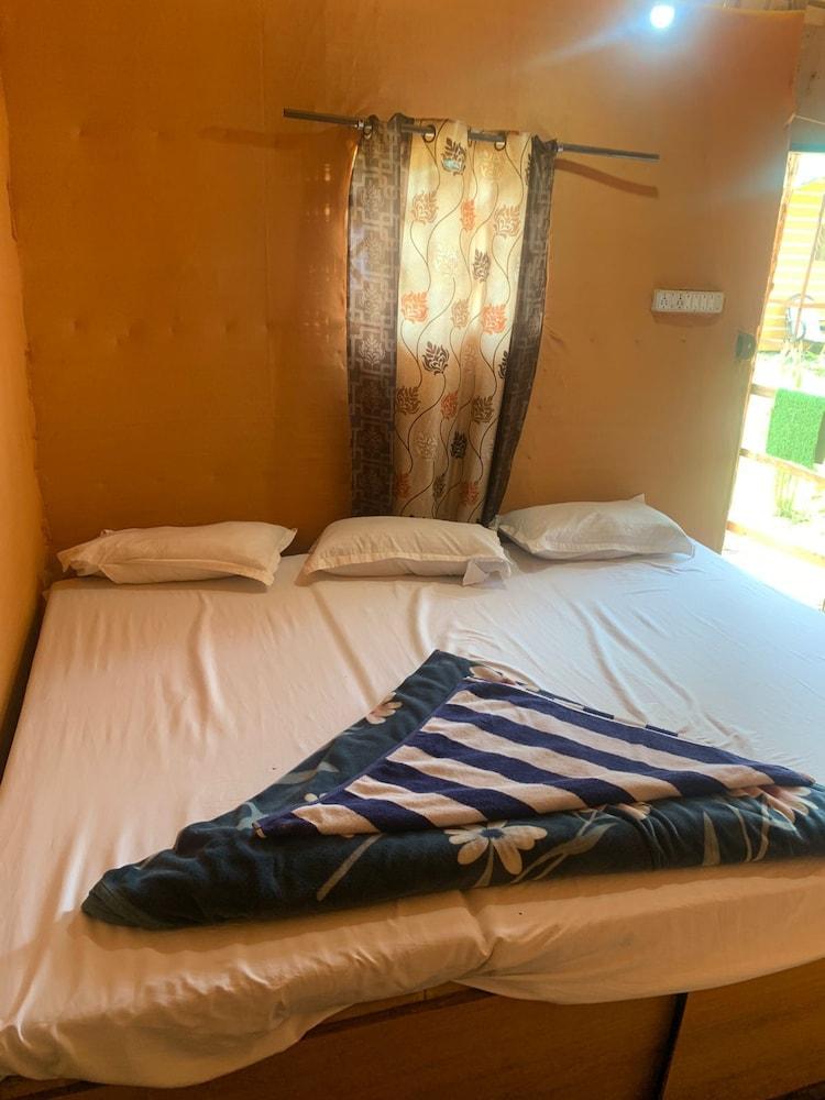 Sydney X cafe and Huts