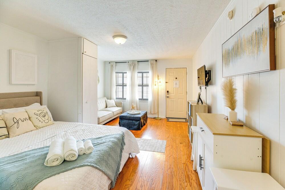 Walk to North Myrtle Beach: Studio w/ Pool Access!