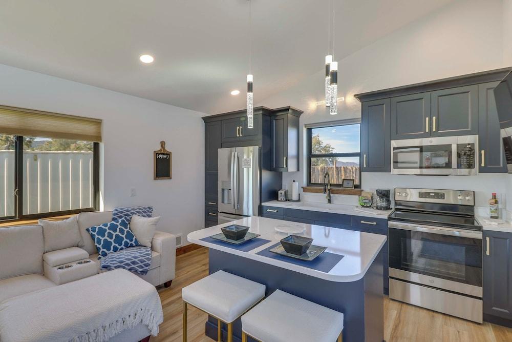 Mtn-view Tiny Home w/ Grill Near Skiing!