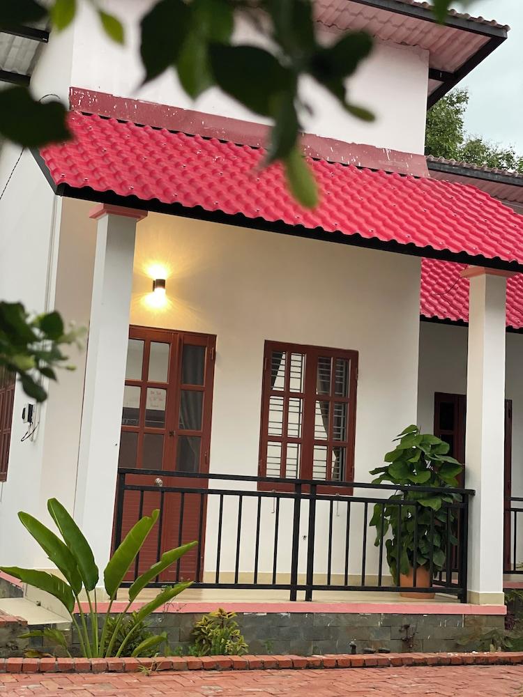 Hang Sói Forest Village