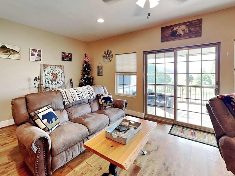 Bluebeary Retreat by Taylor Made Deep Creek