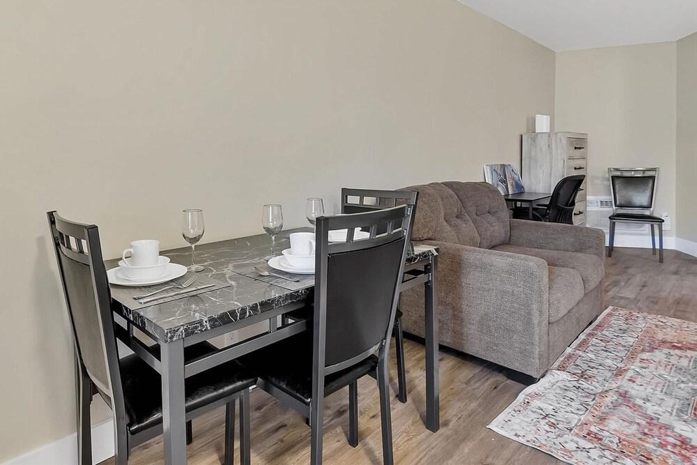 Modern Studio Apartment With Queen Bed