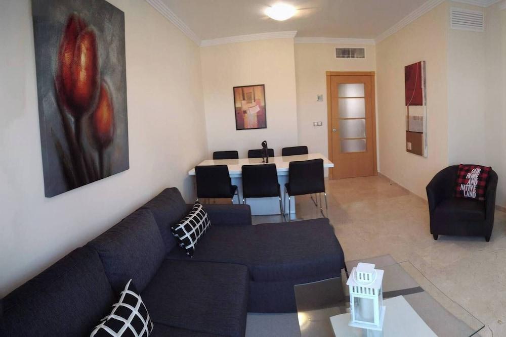 Top Floor Apt Close To Duquesa
