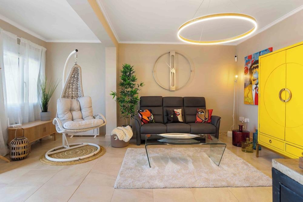 Beautiful and Cozy Villa With Private Pool in Urb, San Luis, El Chaparral, Torre