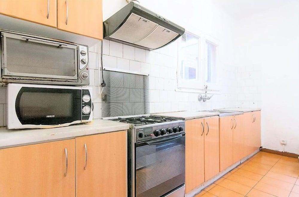 Room-private Room With 200m2 Sunny Terra