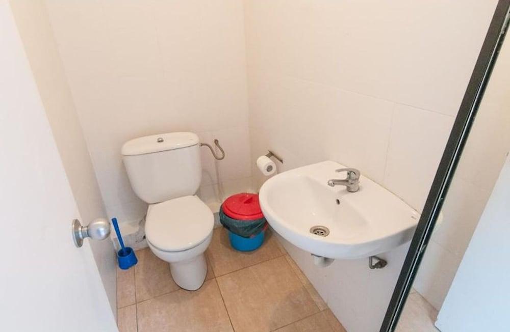 Room-private Room With 200m2 Sunny Terra