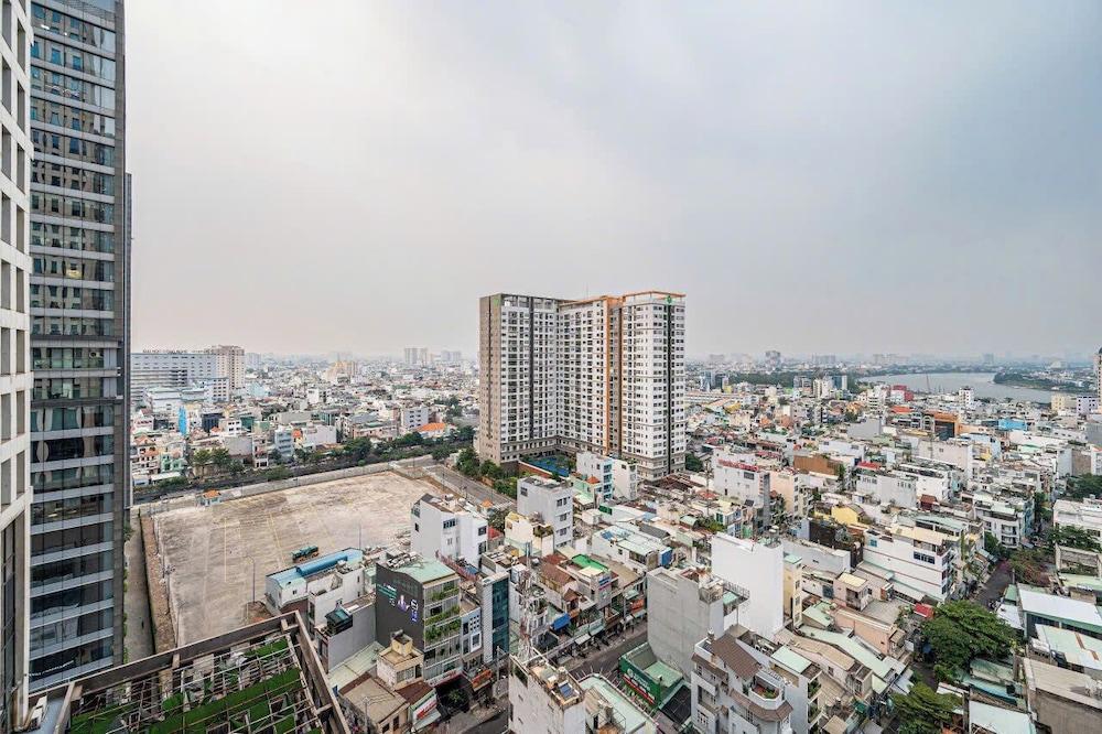 Pearl Plaza Luxury WiFi, Near Landmark 8 Apt, City View, Pool, Gym, Free