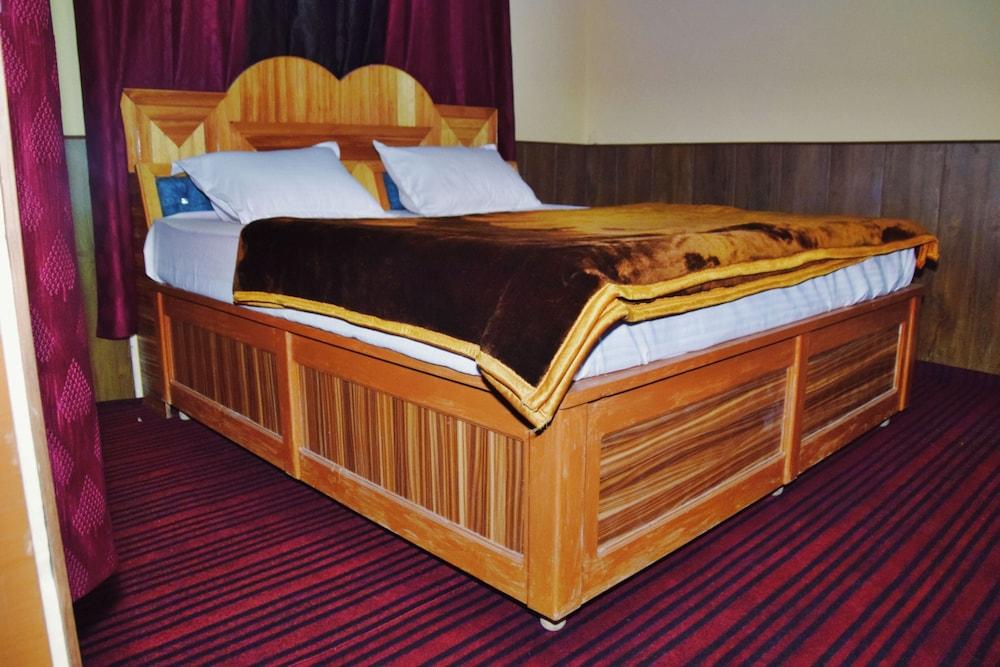 Snow and Field View Homestay