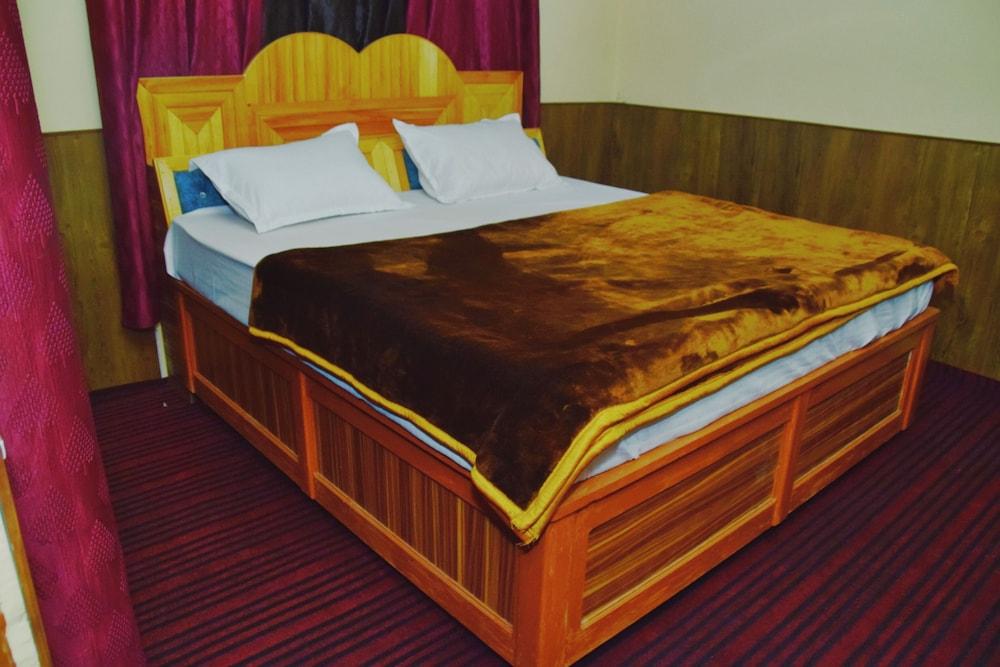 Snow and Field View Homestay