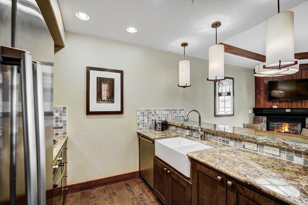 Luxury 1 Bedroom Condo with Slopeside View 1 Condo