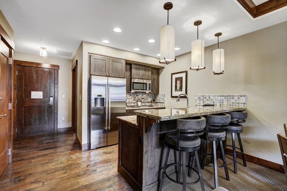 Luxury 1 Bedroom Condo with Slopeside View 1 Condo