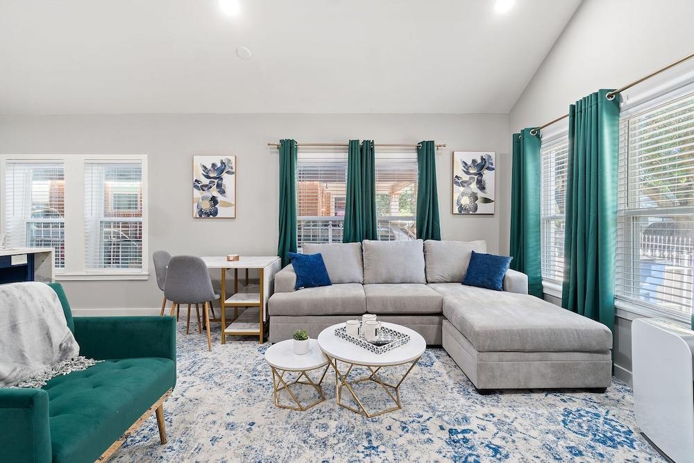 Emerald Indigo House Pet Friendly