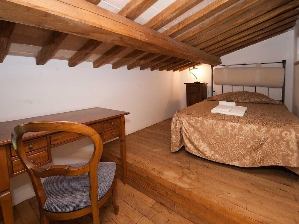 Mansion in Montefiascone With Swimming Pool