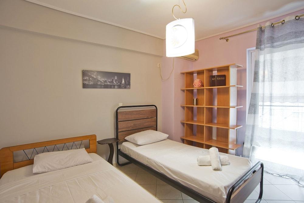 Seaside Apartment in Piraeus