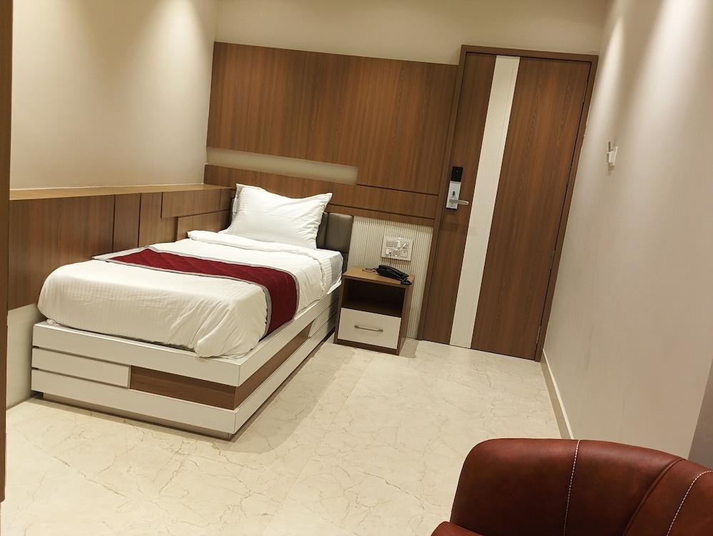 HOTEL RAMKRISHNA PALACE