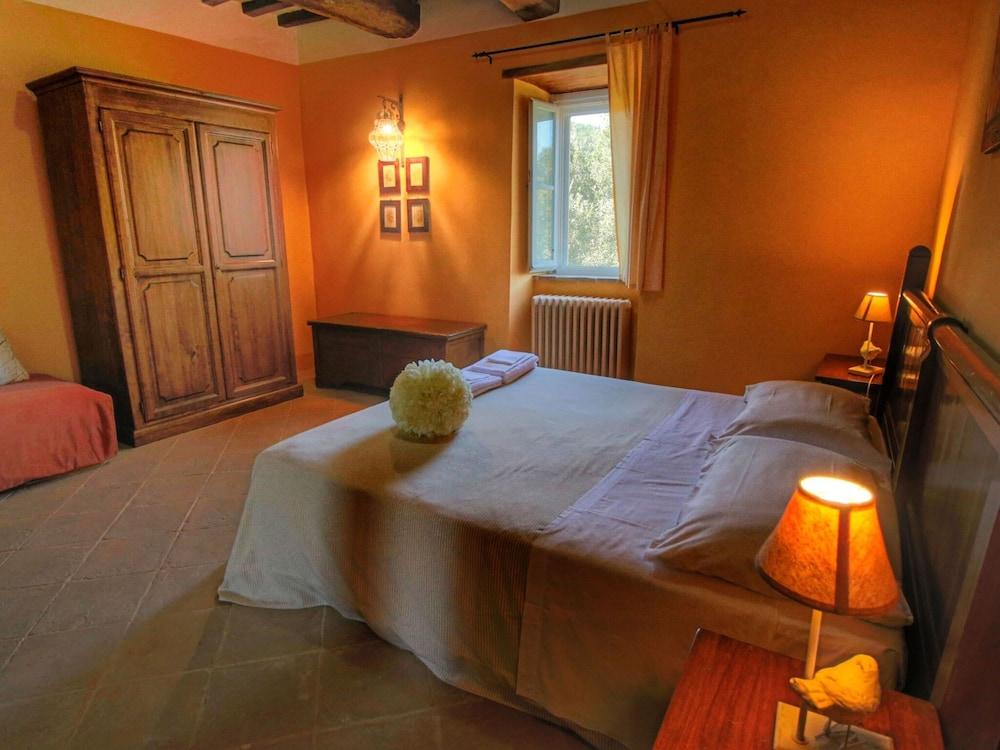 Picturesque Holiday Home in Assisi With Pool