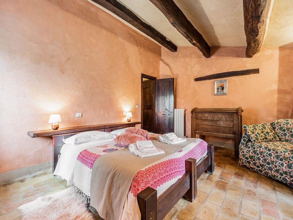 Captivating Apartment in Assisi With Swimming Pool