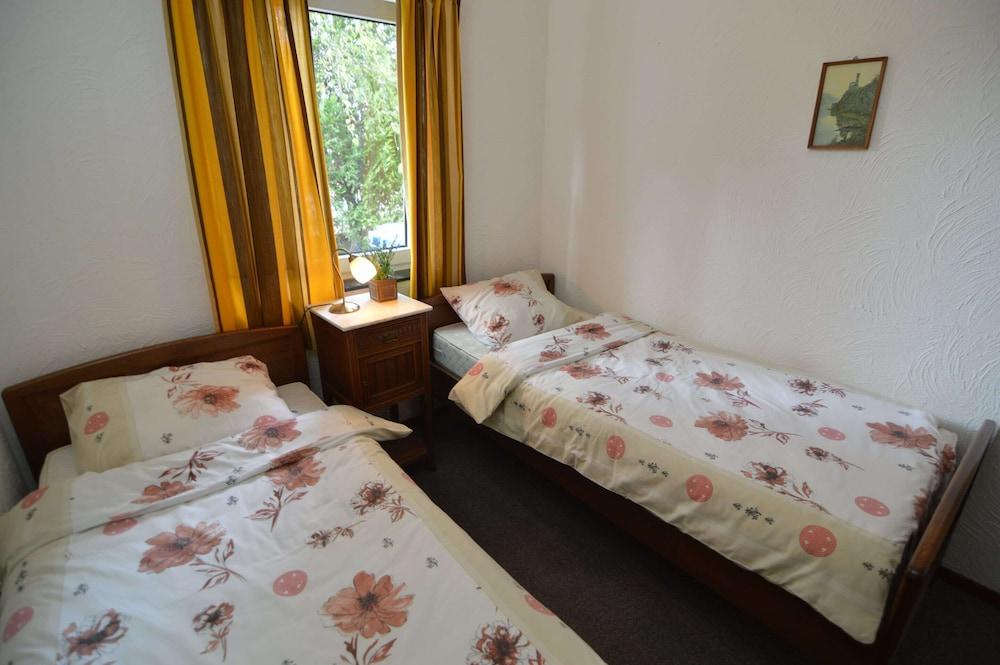 Snug Apartment in Schin op Geul Near Public Pool