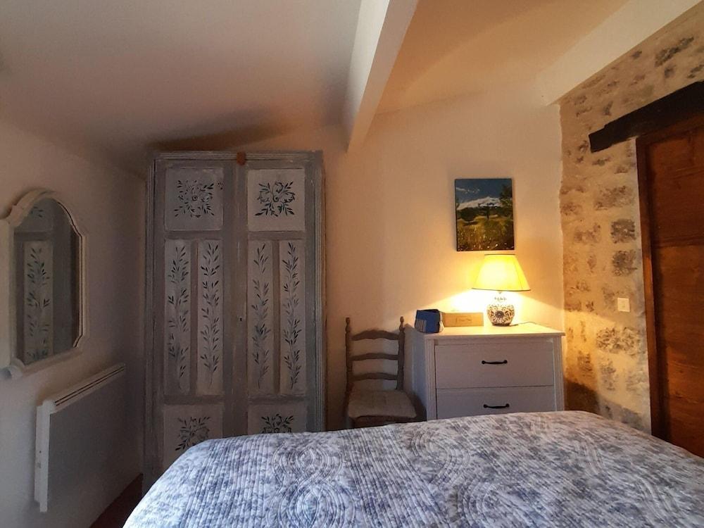 Splendid Villa in Viens With Swimming Pool