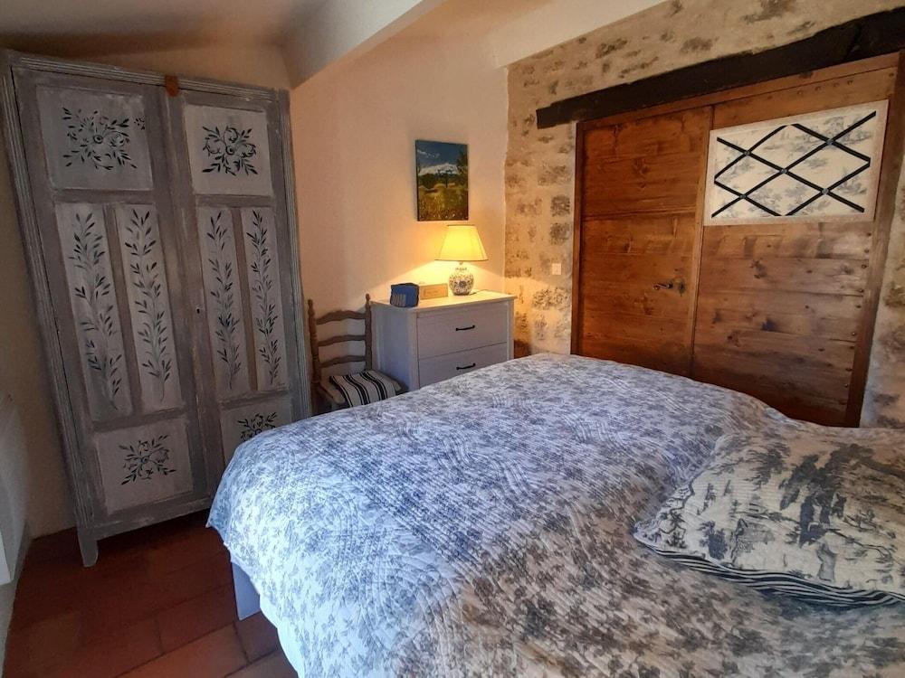 Splendid Villa in Viens With Swimming Pool