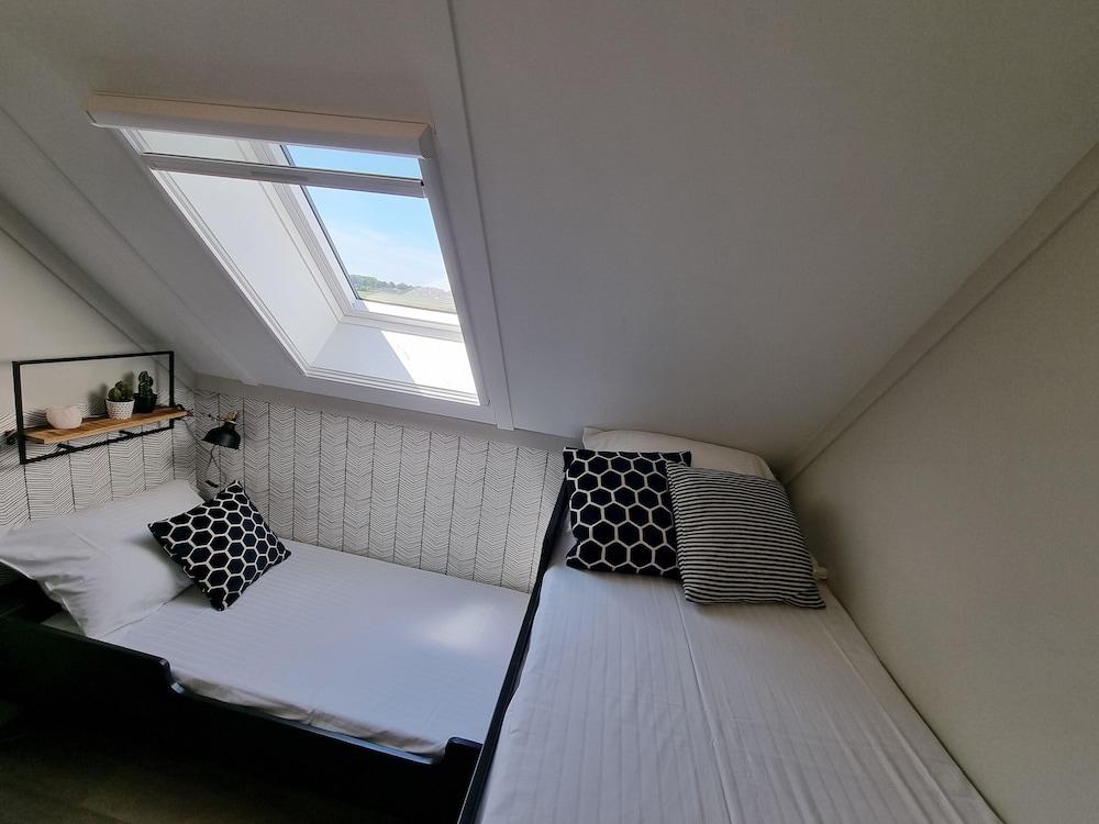 Luxurious Detached Water Villa With Jetty