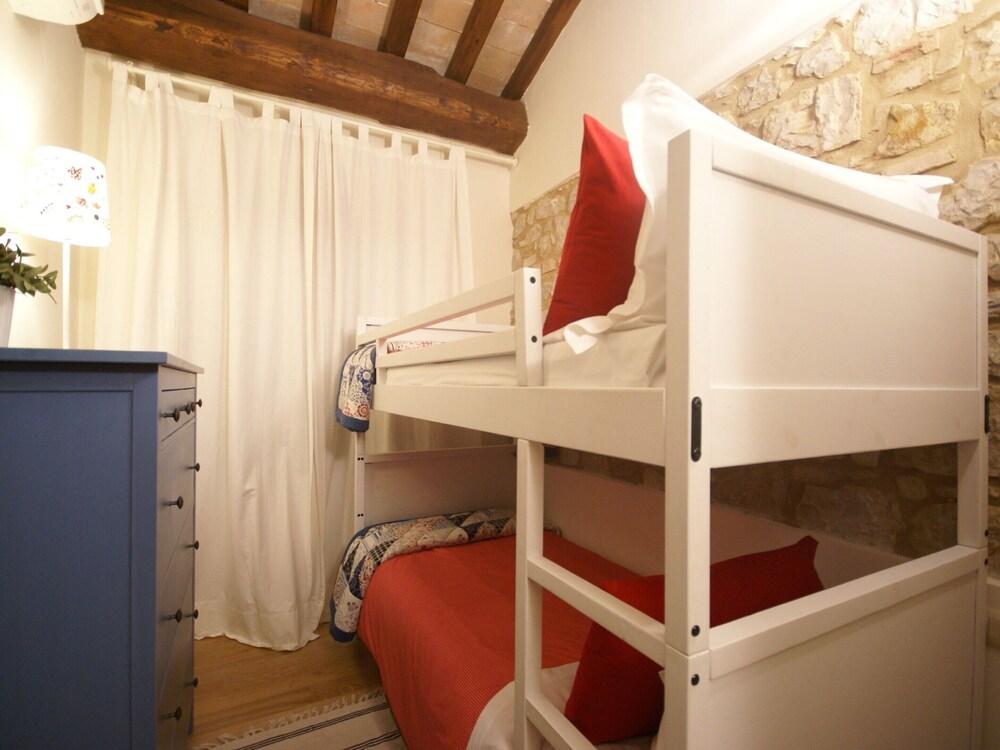 Modern Holiday Home in Foligno - Loc. With Pool