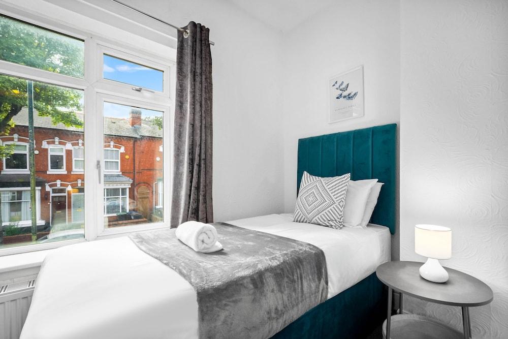 Cosy Three Bedroom Family Home With Garden