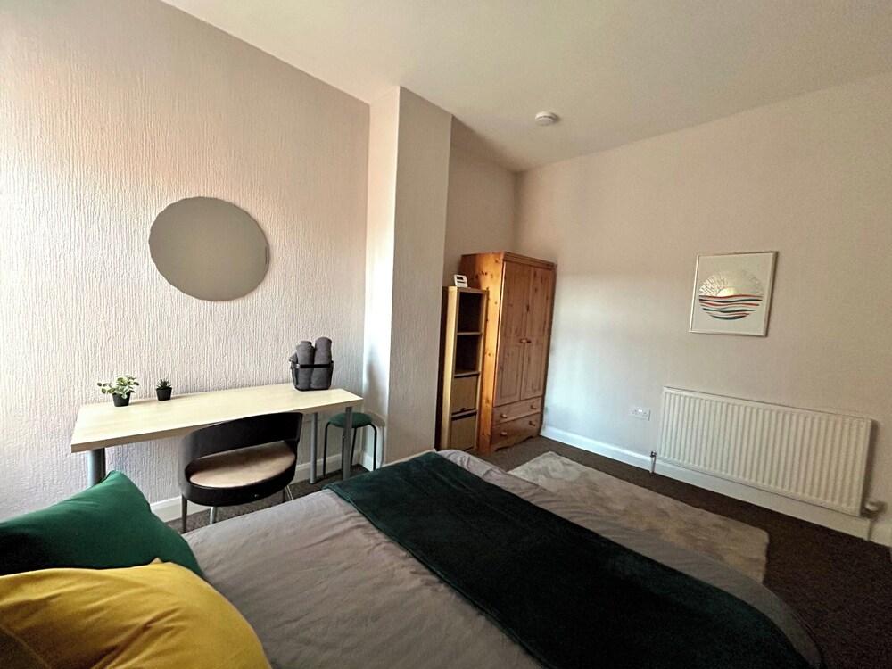 Spacious Coventry House With 4 Bedrooms