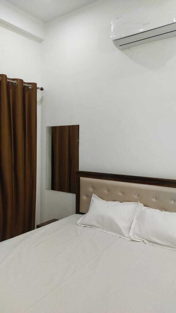 Bharat Raj Homestay By GRB