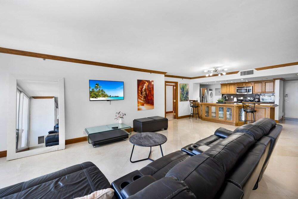 Seaside Serenity With Pool and Balcony