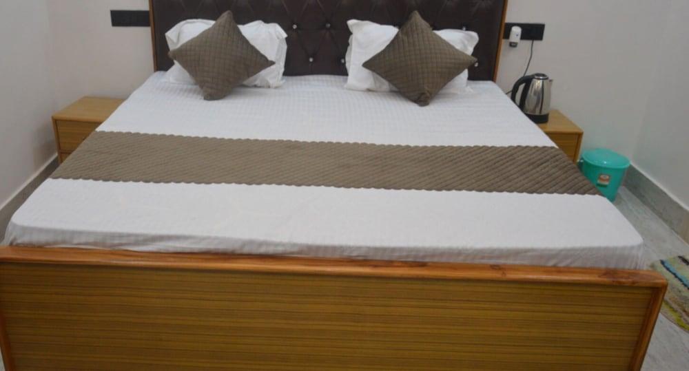 Goroomgo Mateshwari Palace Ayodhya