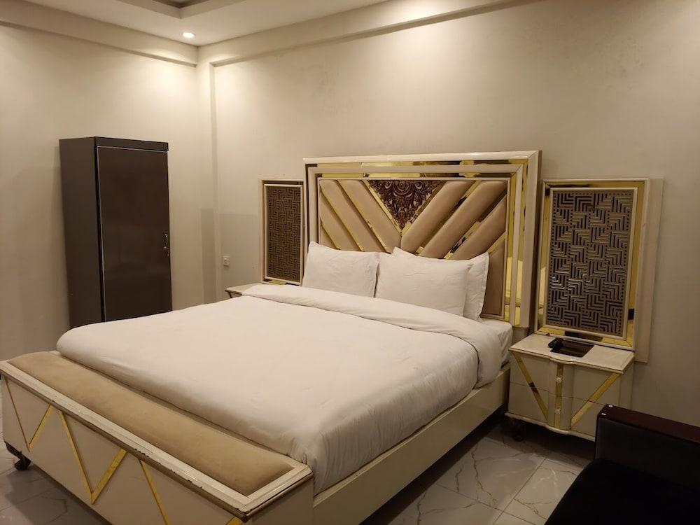 White House Hotel & Resorts