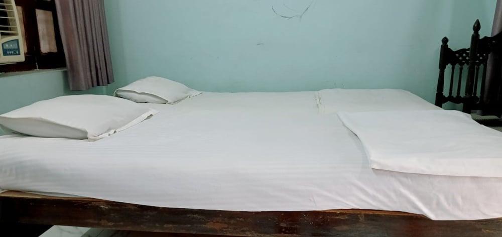 Goroomgo Agra Hotel Mathura