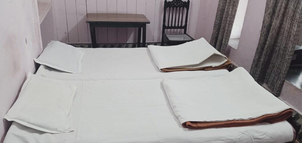 Goroomgo Agra Hotel Mathura