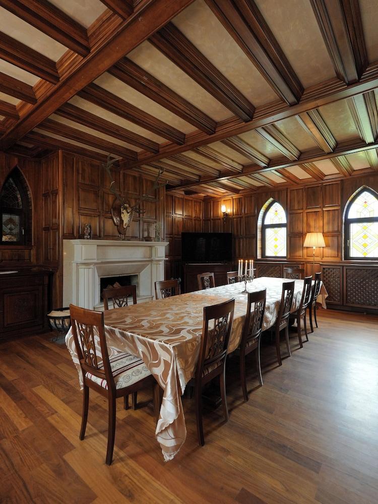 The Castle - Your unique way of retreat