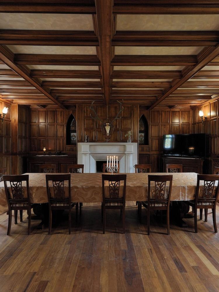 The Castle - Your unique way of retreat