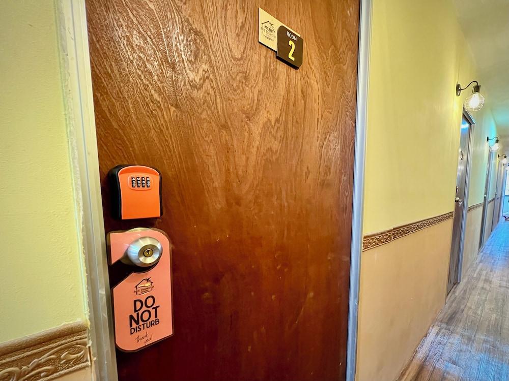 Afie Hostel KLIA Airport Transit