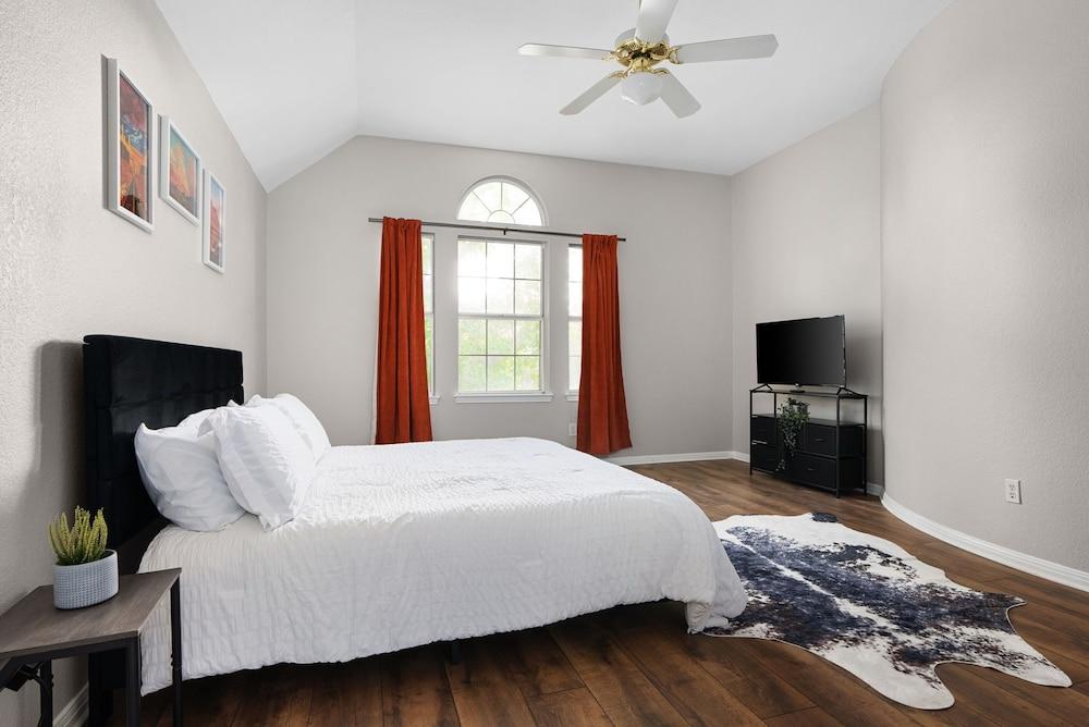 Neon Cowboy House With Private Pool