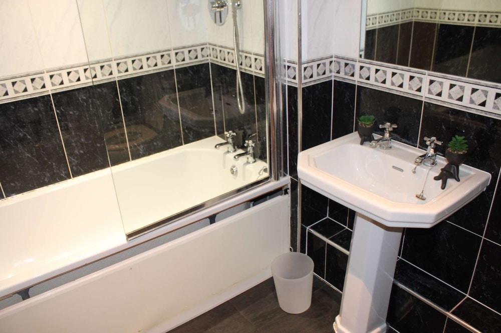 Nottingham Hill Apartment Retreat