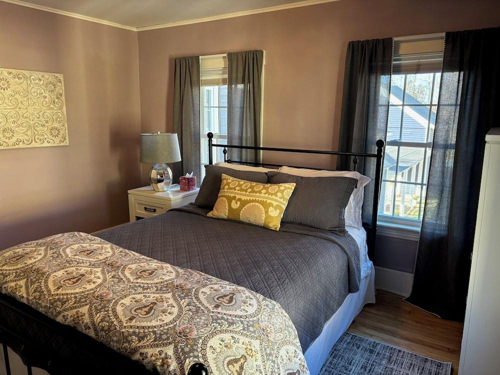 The Inn Crowd Bed and Breakfast