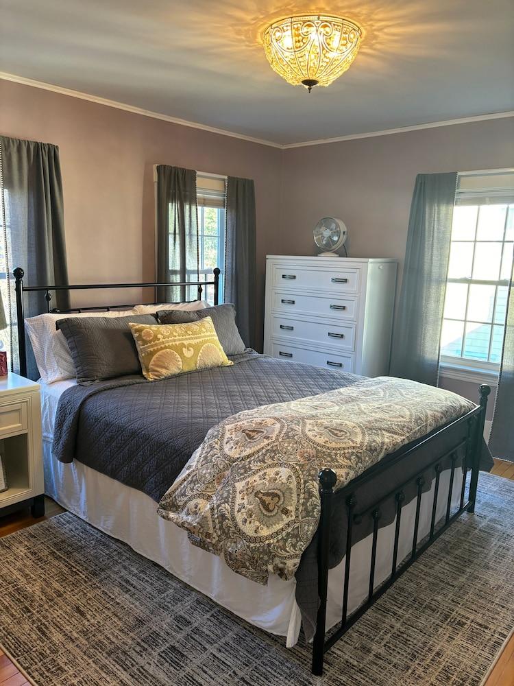 The Inn Crowd Bed and Breakfast